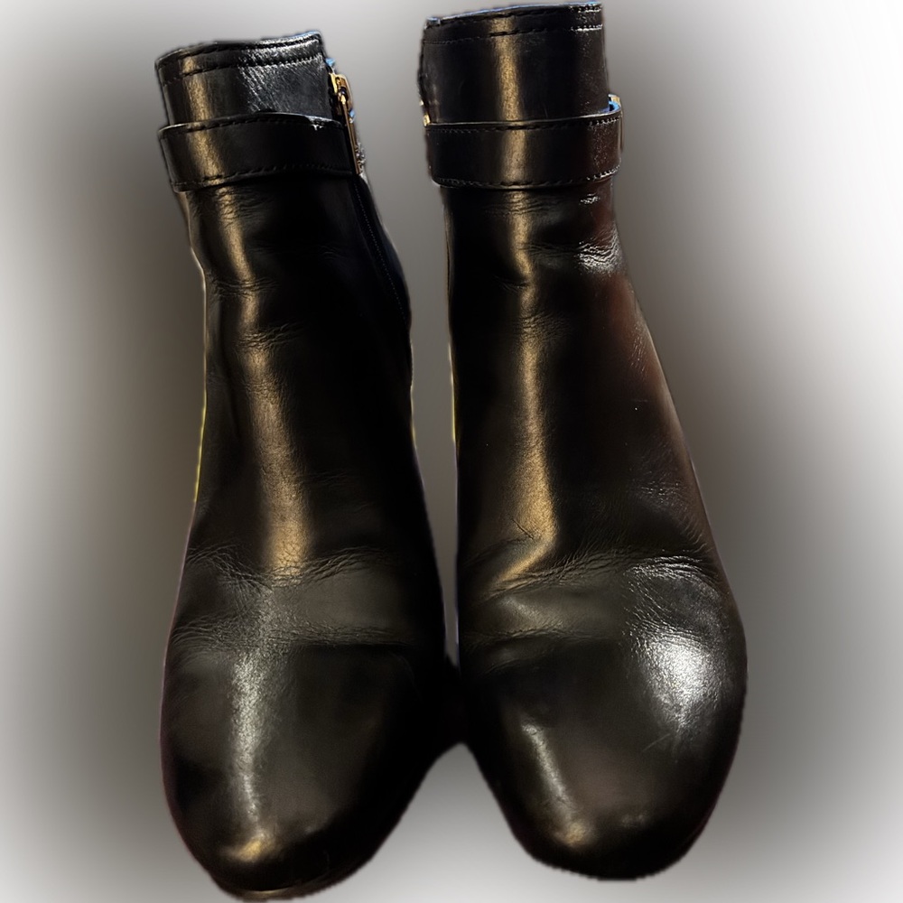 Black Gorgeous Tory Burch Brita Equestrian Calf High-Heel Boots
Sz. 8 - Picture 2 of 10